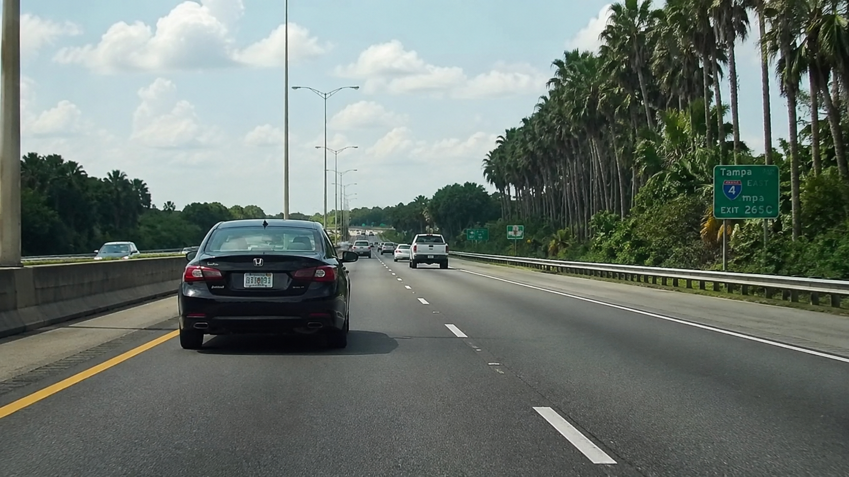 ¿Manejando por el carril izquierdo en Florida? Ese carro detrás de ti podría costarte $60